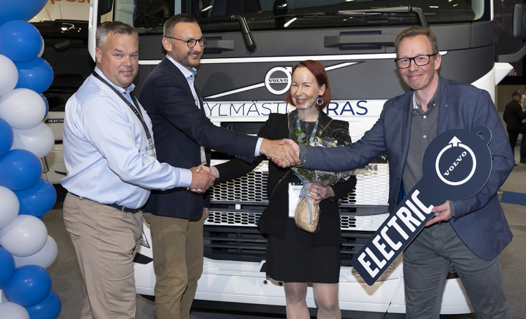 Mikko Kanninen, kuorma-automyyjä, Volvo Finland Ab, Magnus Björklund, toimitusjohtaja, Volvo Finland Ab, Minna Lindeqvist, operatiivinen johtaja, Kylmästi Paras Oy, Jani Närhi, toimitusjohtaja, Kylmäs