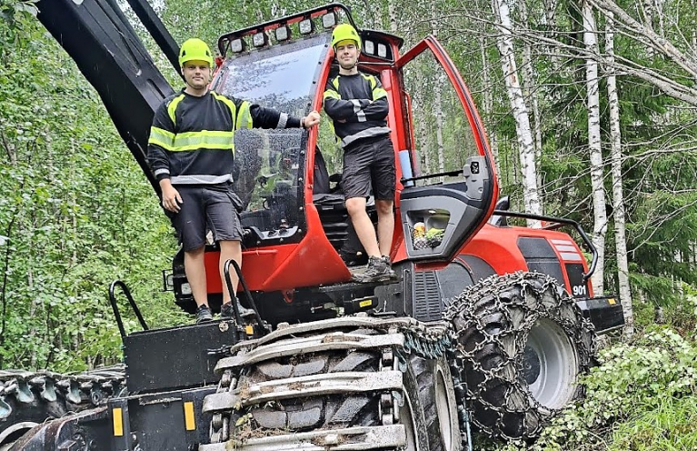 Juho Hukka ja Topias Björn, Komatsu 901