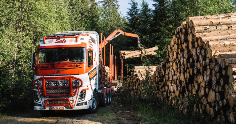 Volvo Trucks puutavara-auto