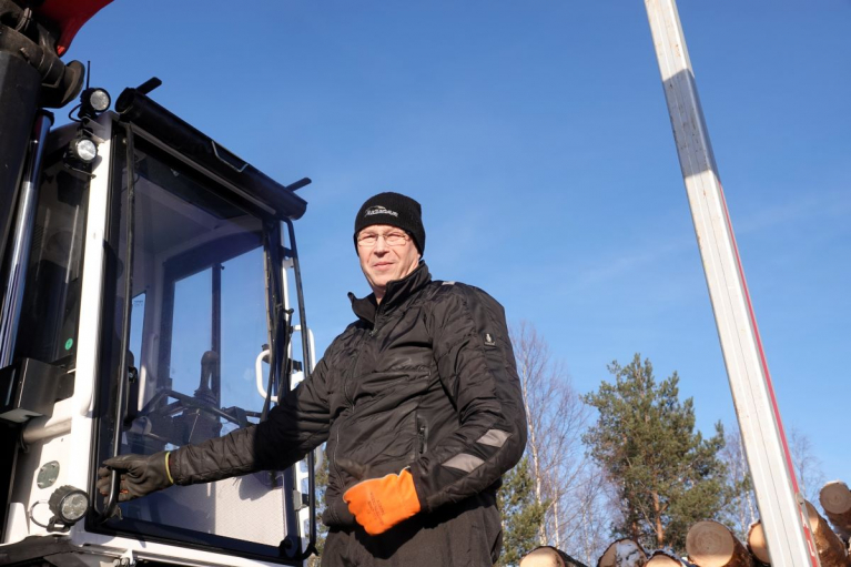 Puutavara-autonkuljettaja Olli-Pekka Kaartunen, Kes-Trans Oy