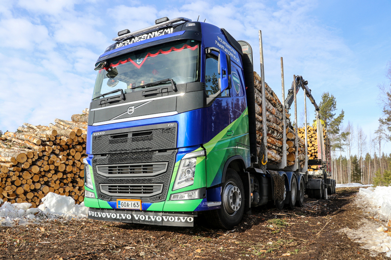 Volvo puutavara-auto, Hernesniemen Maanrakennus Oy