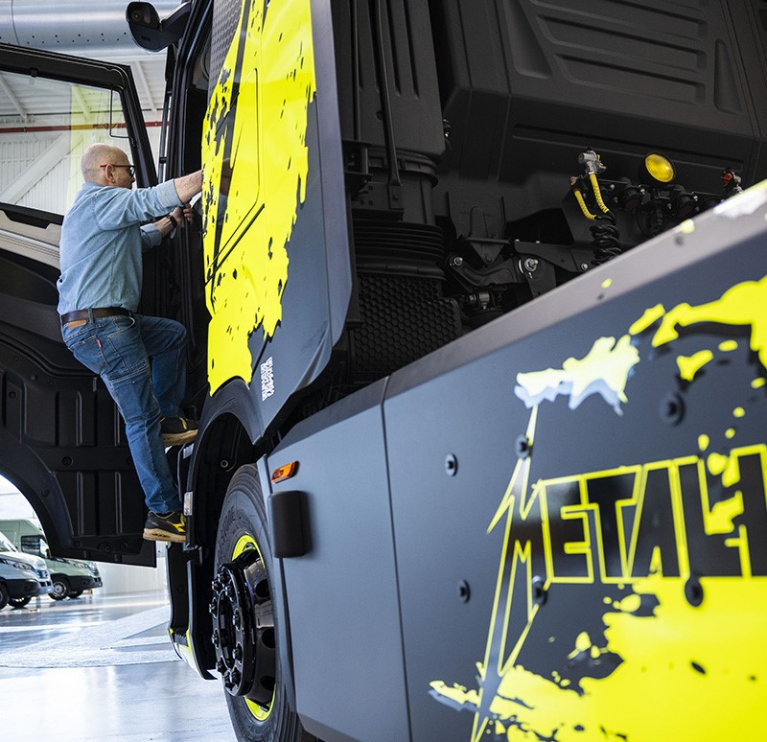 Iveco S-Way Metallica Special Edition