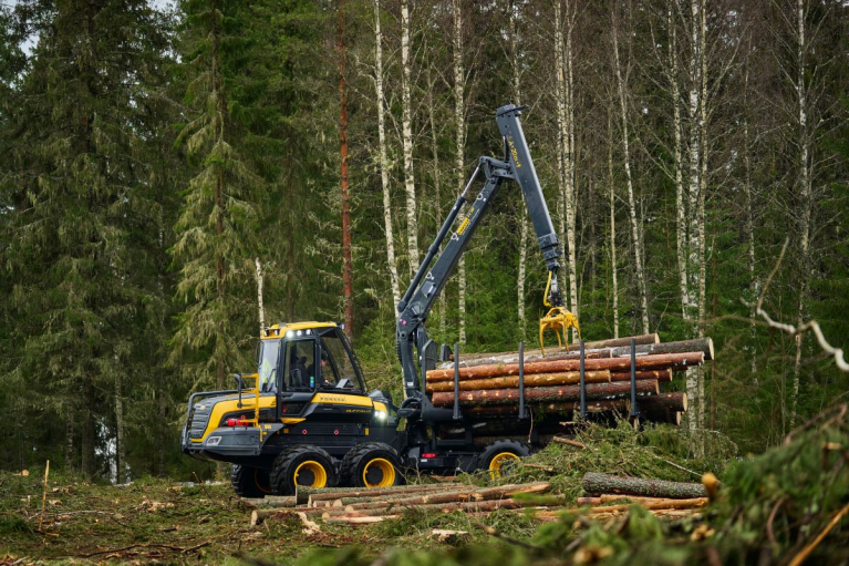 Ponsse kuormatraktori