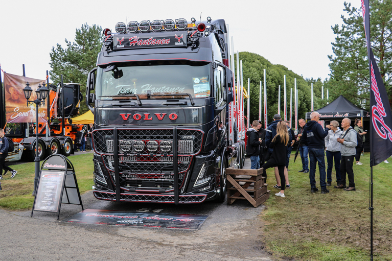 Hautanens Åkeri, Volvo puuauto