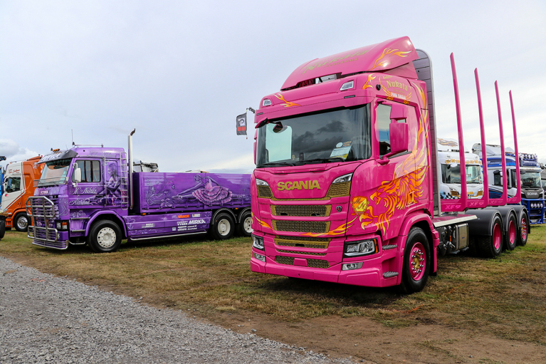 Kuljetus Nukala Oy:n tuorein puuauto, Scania RR560 ”Pink Eagle”