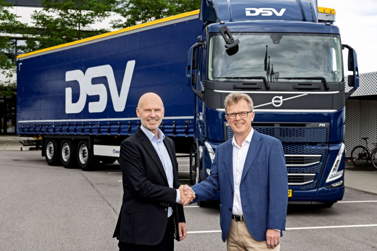 Søren Schmidt, CEO DSV Road, to the right, Roger Alm, President Volvo Trucks.