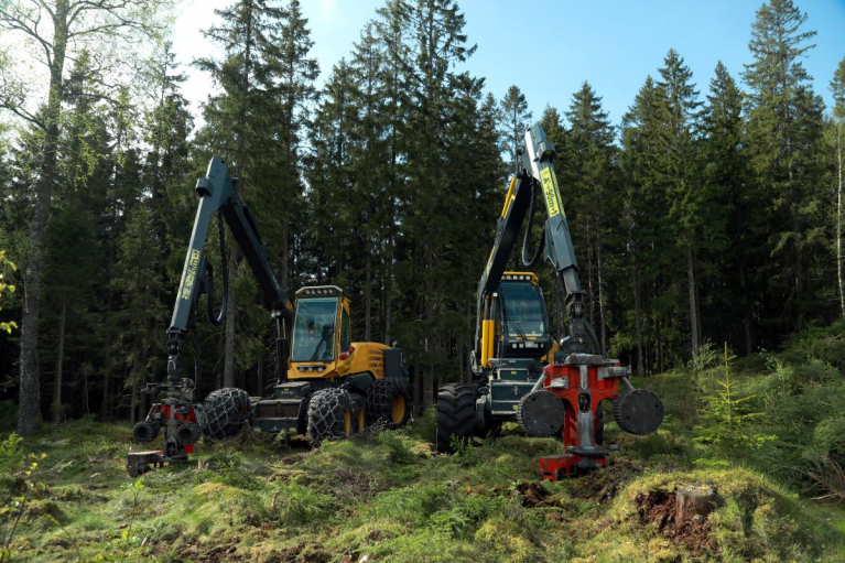 The first and 1000th Eco Log machines powered by Volvo Penta.