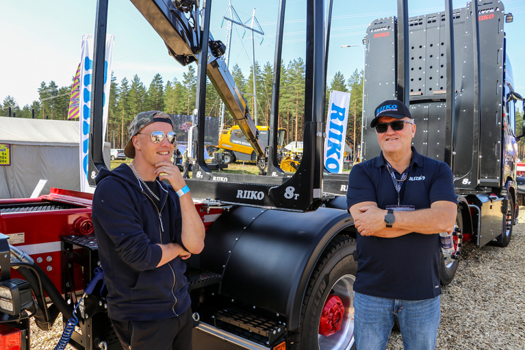 Tomi Karvonen, Jari Riikonen