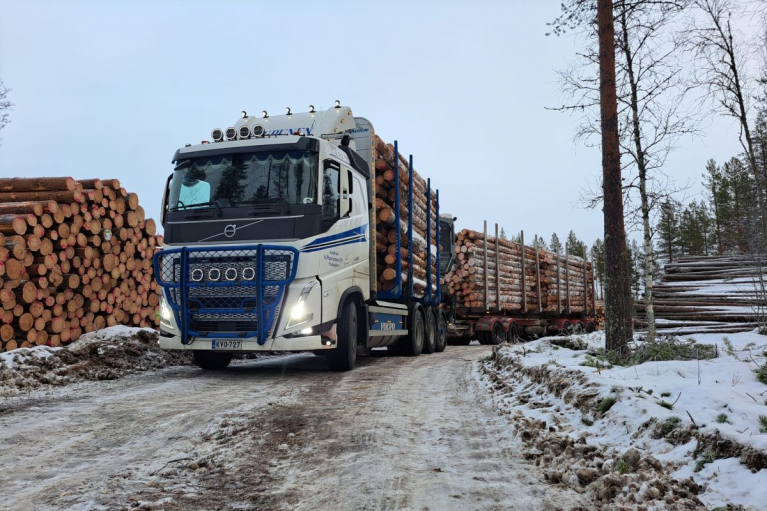 Volvo kaasukuorma-auto, Kuljetus Sampo Puurunen Oy