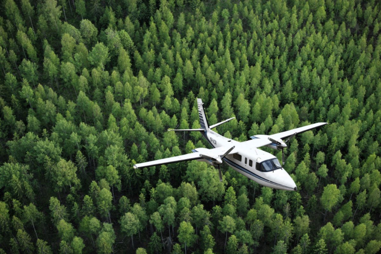 Maanmittauslaitoksen ilmakuvauslentokone.