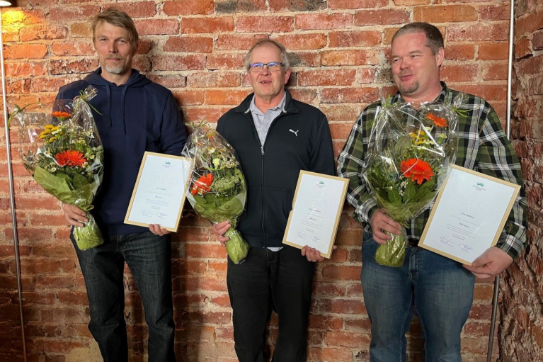 Metsänhoitoyhdistys Etelä-Karjalan imatralainen metsuriyrittäjä Jouni Hallikas, ruokolahtelainen kiinteistönvälittäjä LKV Erkki Jääskeläinen ja puumalalainen koneyrittäjä Juha Kyllönen