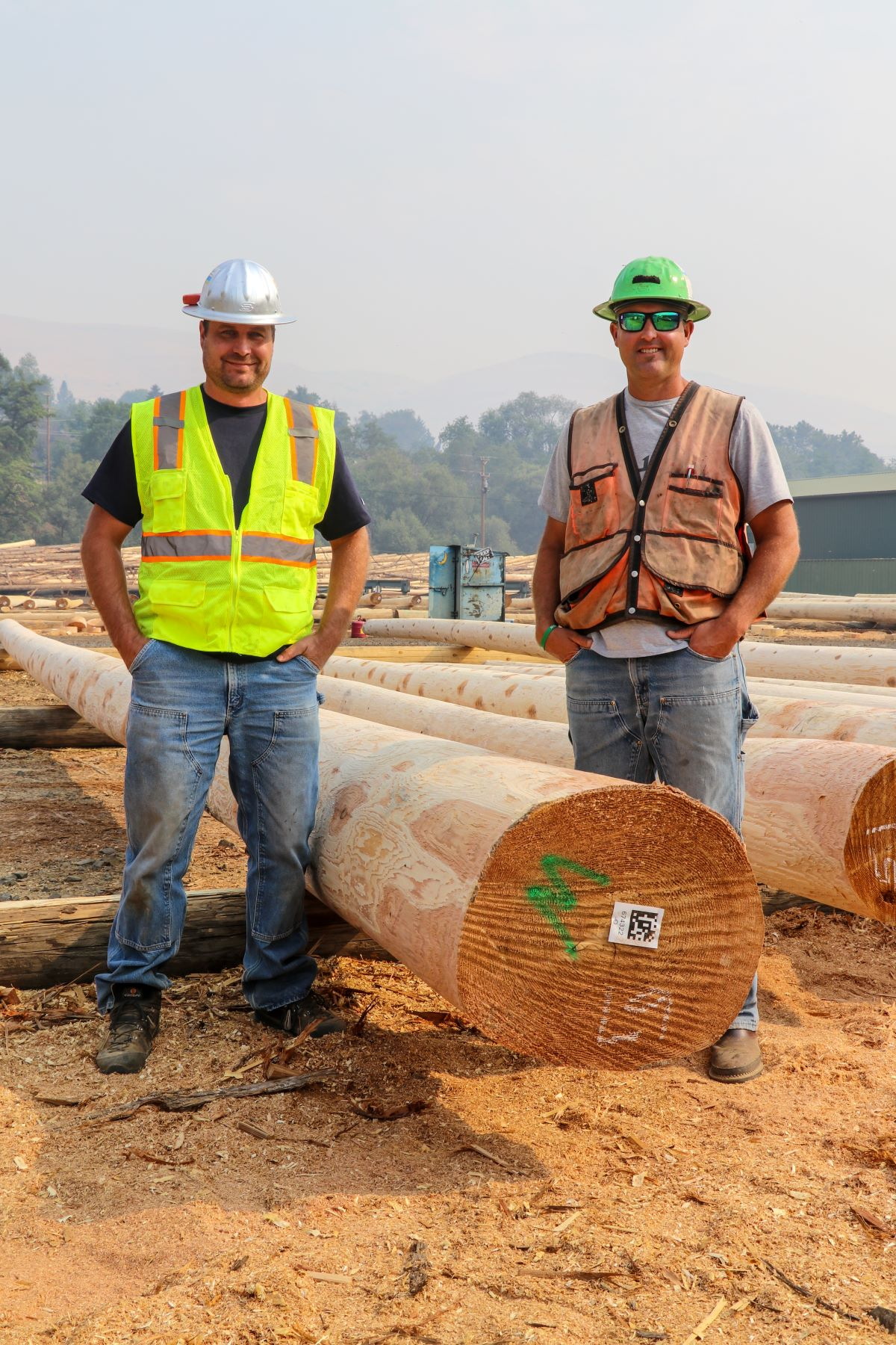 Matt Blewett ja Aaron J. Henson, Stella-Jones Pole Yard, Juliaetta, Idaho