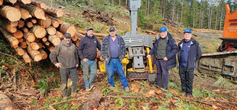 Vasemmalla Keto-kouralla operoiva Tony Grimes, ja yrityksen päivittäisiä toimintoja nykyisin johtava James Van Dyk. Lauri Ketonen ja Jari Hakala kävivät tapaamassa pitkäaikaista asiakasta helmikuussa.