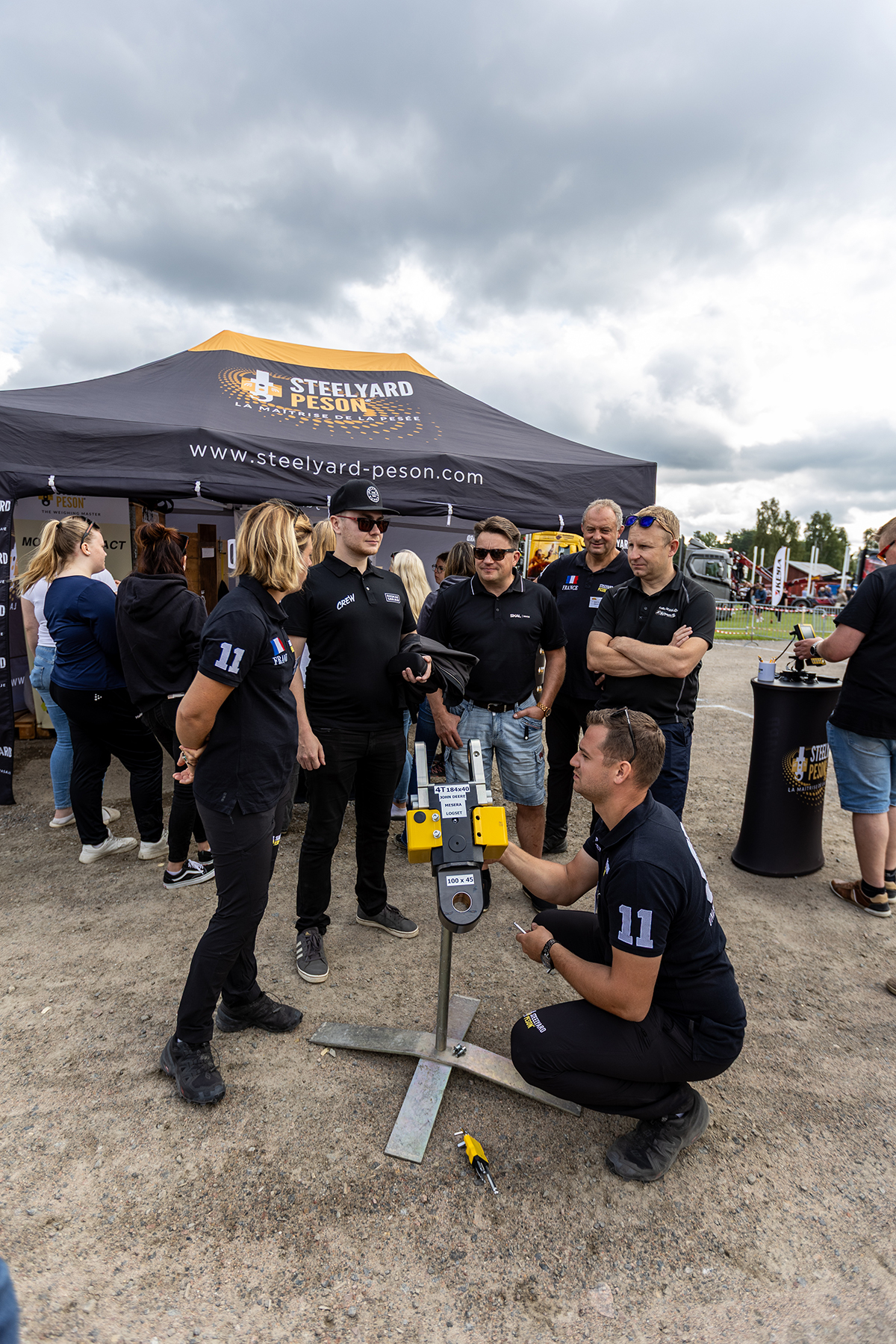 Stéphanie Dhont, Toni Lintunen, Jarkko Vartiamäki, David Accambray ja Timo Tukiainen, Valentin Accambray, Steelyard Peson