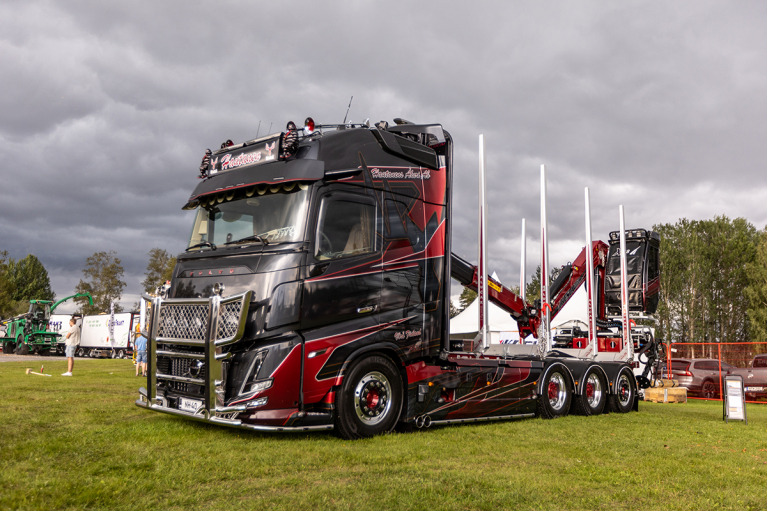 Hautanen Åkeri, Volvo puuauto