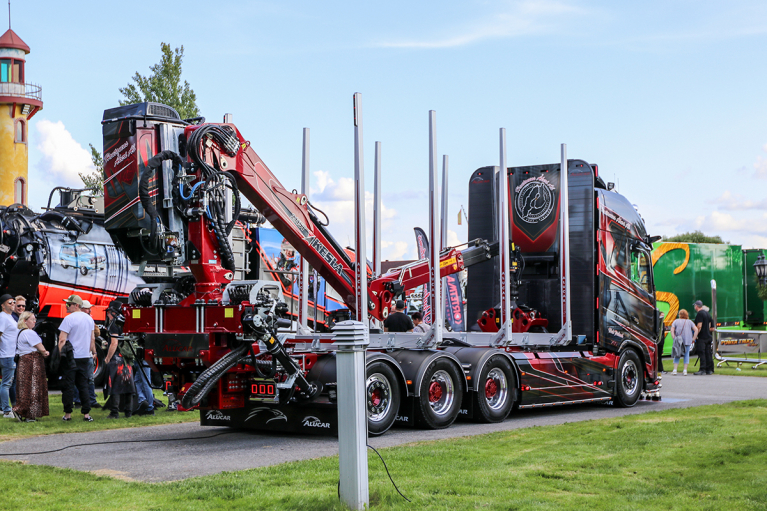 Hautanen Åkeri, Volvo puuauto