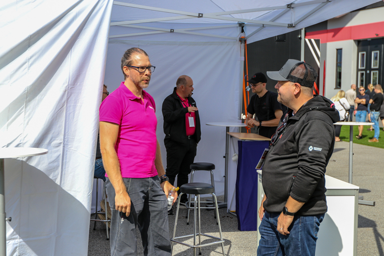 Traficomin johtava asiantuntija Otto Lahti ja Renault Trucksin myyntijohtaja Juha Mattila