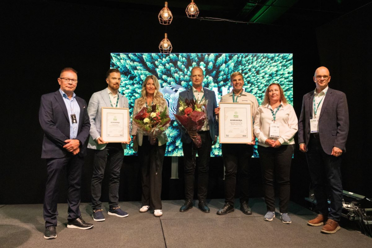 Puumessujen 2025 Uutuustuotekilpailun voittajaksi valittiin Signoden LEVEX -paperivanne. Kunniamaininnan sai TecPac 50% PCR kudosmuovi.