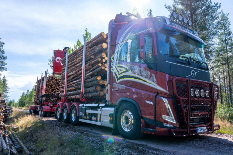 Volvo FH 500 biokaasupuuauto, Kuljetusliike Enbuska Oy