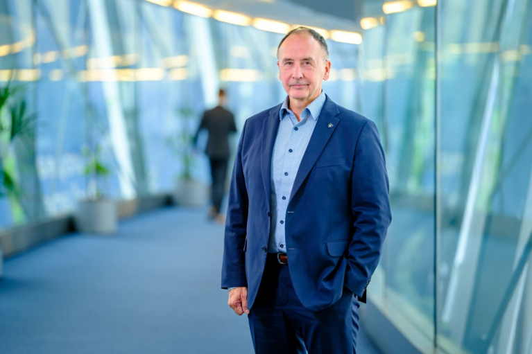 Europarlamentaarikko Pekka Toveri