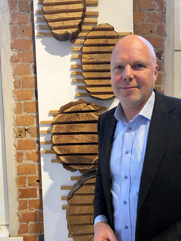 Puusepänliike Wooden Oy:n yrittäjä Ola Kukkasniemi