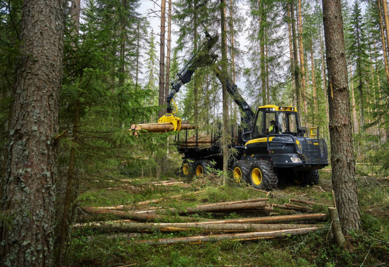 Ponsse kuormatraktori