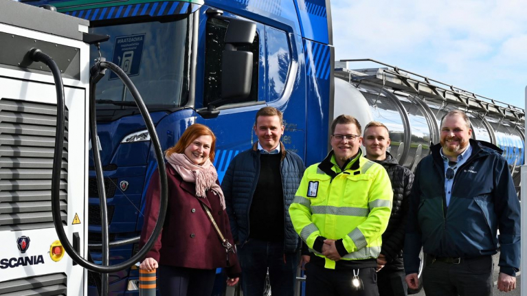 Scanian viestintäasiantuntija Janni Vehviläinen (vas.) Olli Paasio, Toni Jaakkola, Aki Eerola ja Michael Mannfors