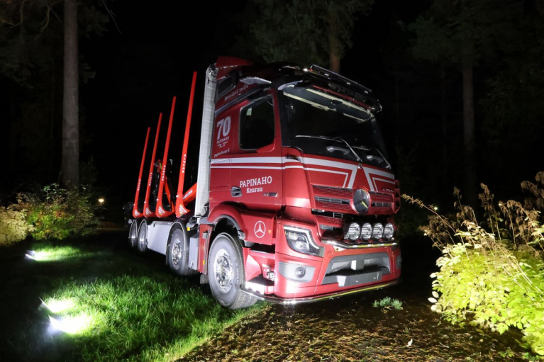Mercedes-Benz Actros puuauto, Papinaho Oy
