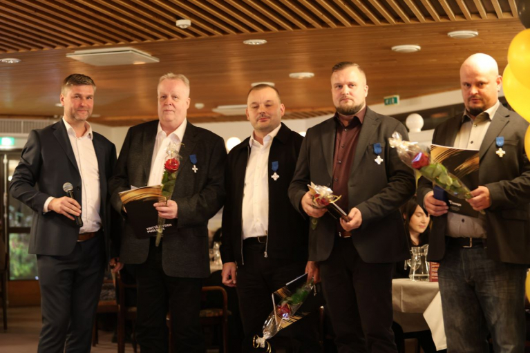 Erkko Papinaho, Vesa Järvenpää, Lasse Haustola, Joonas Ilvesaho sekä Joni Katajalehto.