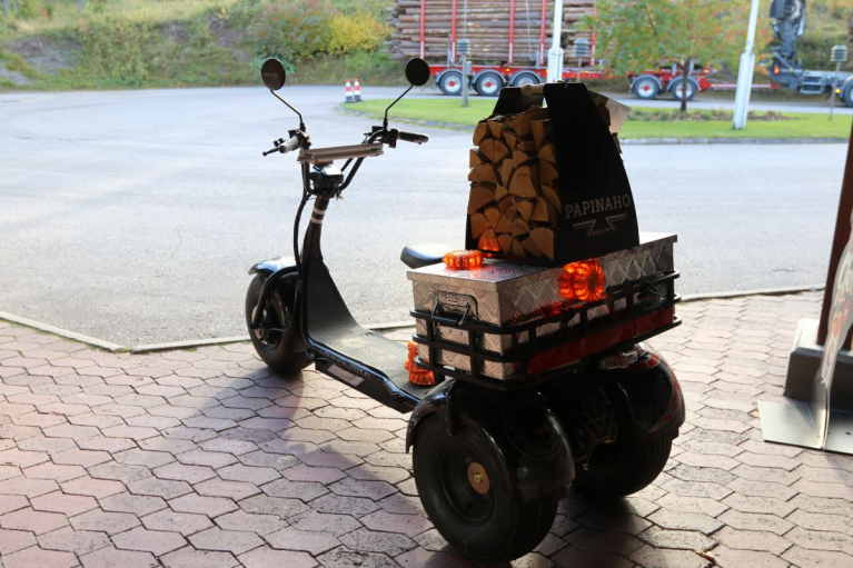 Kolmipyöräinen sähkömopo