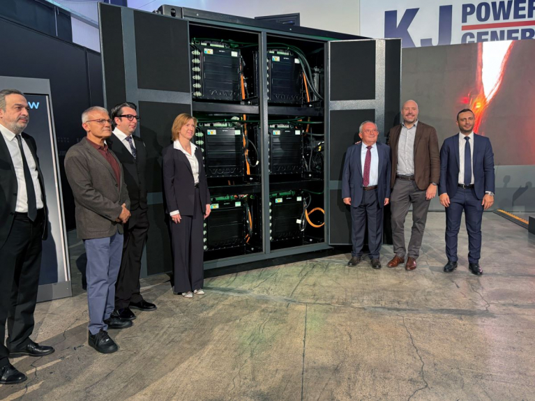 From left: Deputy General Manager KJ Power Generator Tamer Özanlımen, Volvo Penta Turkey General Manager Mehdi Kılıç, Vice President of KJ Power Generator Kadir Sümerkent, President Volvo Penta Anna Müller, President of KJ Power Generator Musa Kürkcü, President Industrial Business Unit Volvo Penta Hannes Norrgren, and Marketing and Corporate Communications Manager KJ Power Yunus Unlukaya, in front of the BESS unit featuring Volvo Penta’s battery systems at the launch event.