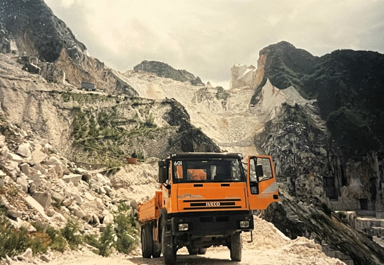 Iveco Carraran marmorilouhoksissa