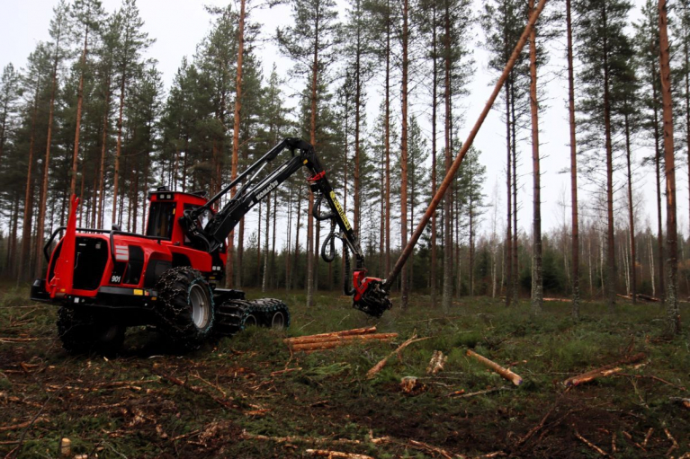 Komatsu 901 harvesteri