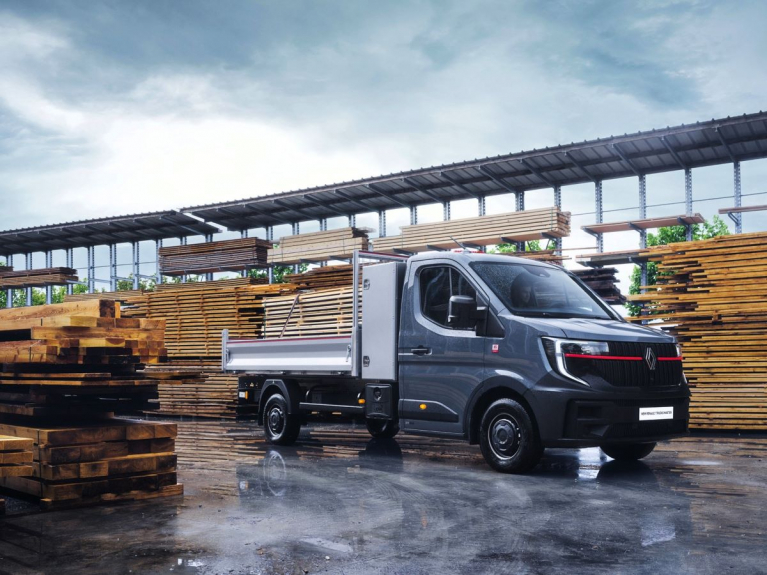 Renault Trucks Master Red EDITION