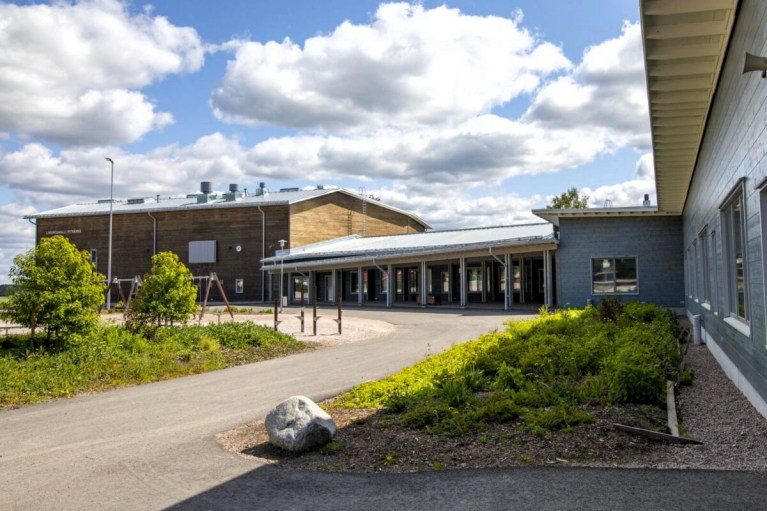 Myrskylään Uudellemaalle valmistui vuonna 2021 puurakenteinen koulu ja liikuntahalli.