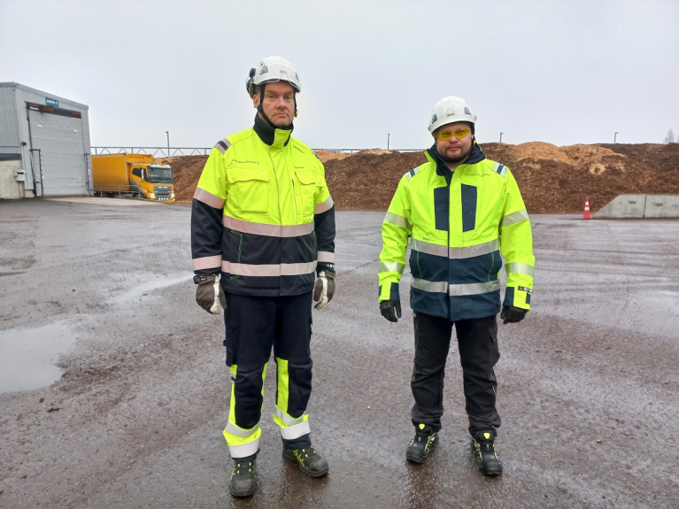 tuotantojohtaja Lasse Lahtinen ja bioenergiainsinööri Jussi Karppanen ESE-Energia Oy:stä