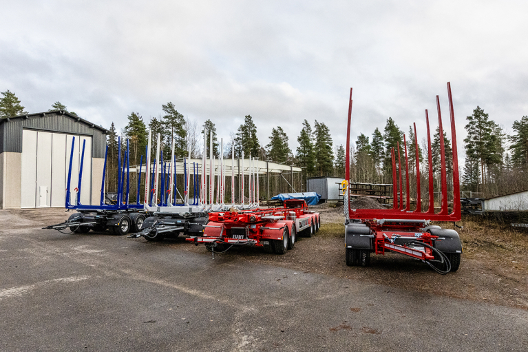 Jyki puutavaraperävaunuja