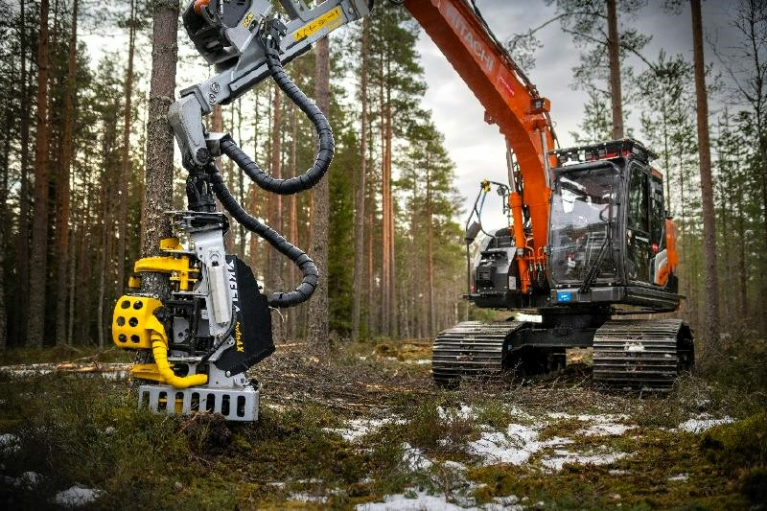 KESLA 19RH-III twinAX -harvesterikoura & Hitachi-kaivinkone