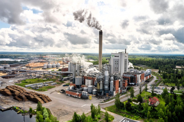 Metsä Groupiin kuuluvan Metsä Fibren Joutsenon sellutehdas