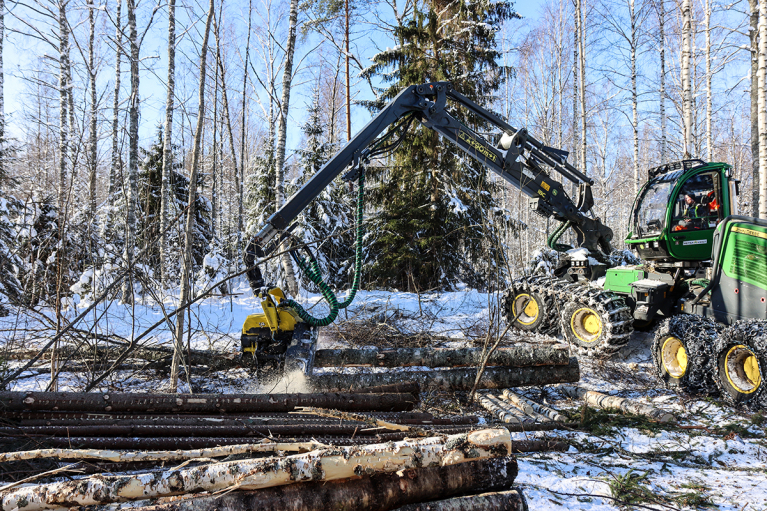 John Deere harvesteri