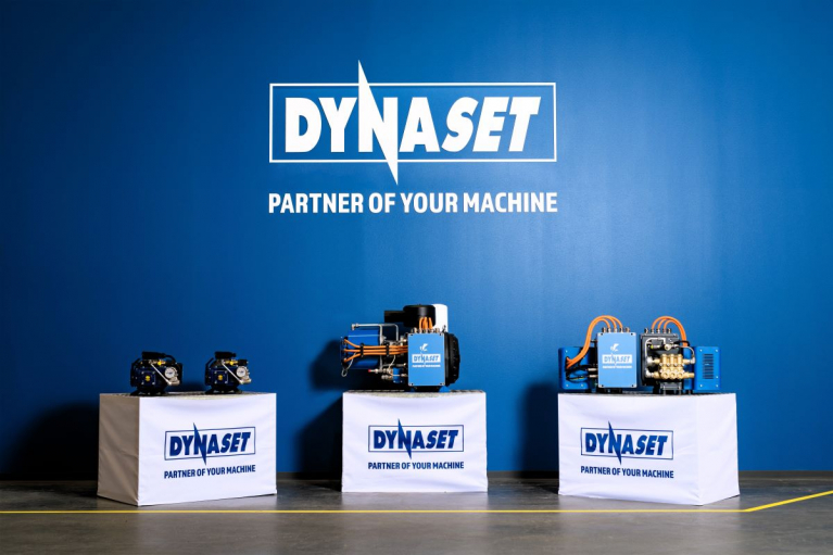 Sähköiset tuotteet ja Dynaset-logo uudella sloganilla.