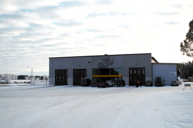 E. Kannonlahti Oy:n halli Jalasjärvellä