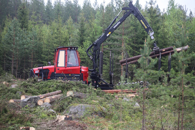 Komatsu 855 kuormatraktori