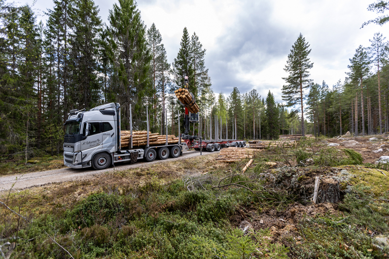 Heikki Tukiainen Oy, puutavara-auto