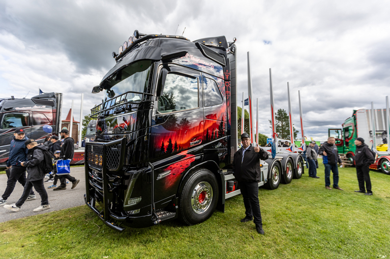 Volvo FH Aero puuauto