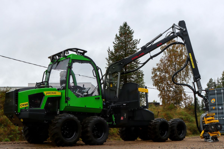 Jarcrac CW60 -yhdistelmäkone Palms 5.75 -kuormaimella ja Kesla 16RH -harvesteripäällä.