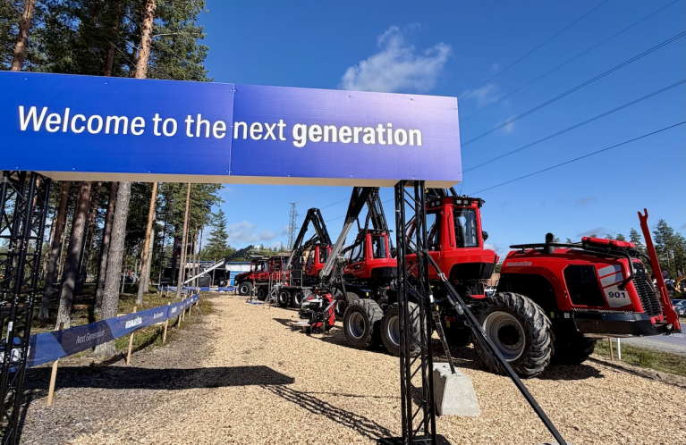 Komatsu Forestin uuden sukupolven metsäkoneita esillä FinnMETKO 2026 -messuilla Jämsässä.