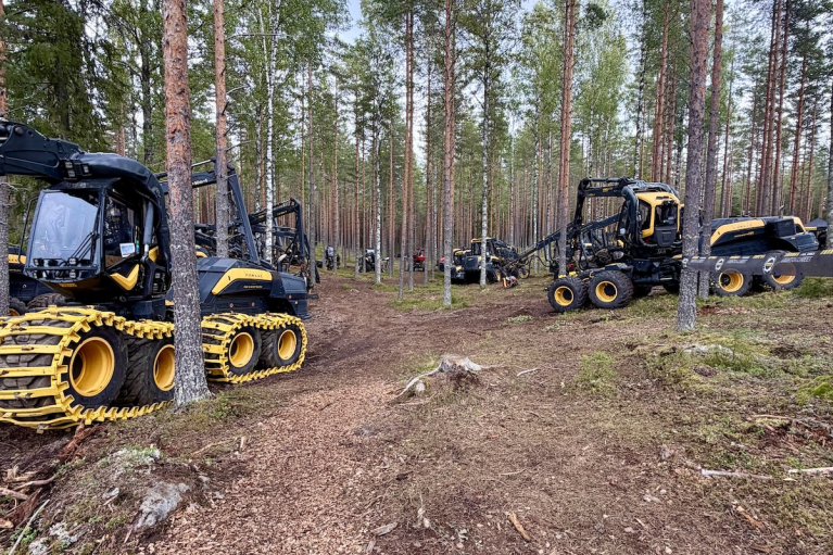 Ponsse-metsäkoneita työnäytösalueella FinnMETKO 2026 -näyttelyssä Jämsässä.