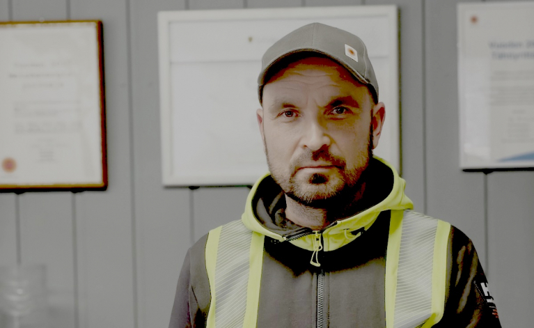 Metsäkoneenkuljettaja Juha Hannonen Toropainen Oy Metsäkoneurakoinnista.