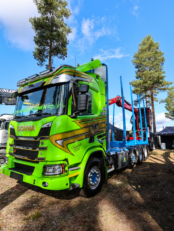 Kuljetusliike V. Rakkolainen Scania puutavara-auto